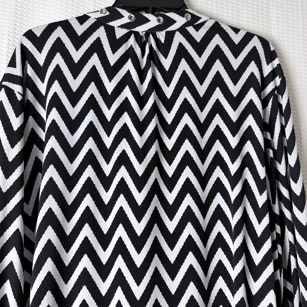 Cato Blouse Women 22/24W Black White Chevron Grommet V-Neck Tunic Long Sleeve - Picture 11 of 12